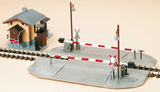 Modelová železnice - H0 Stavebnice - železniční přejezd přímý ruční s domkem