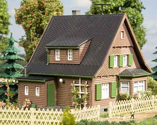 Modelová železnice - H0/TT Stavebnice - dřevěný dům Erika