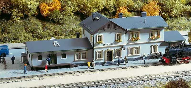 Modelová železnice - N Stavebnice - nádraží "Radeburg"