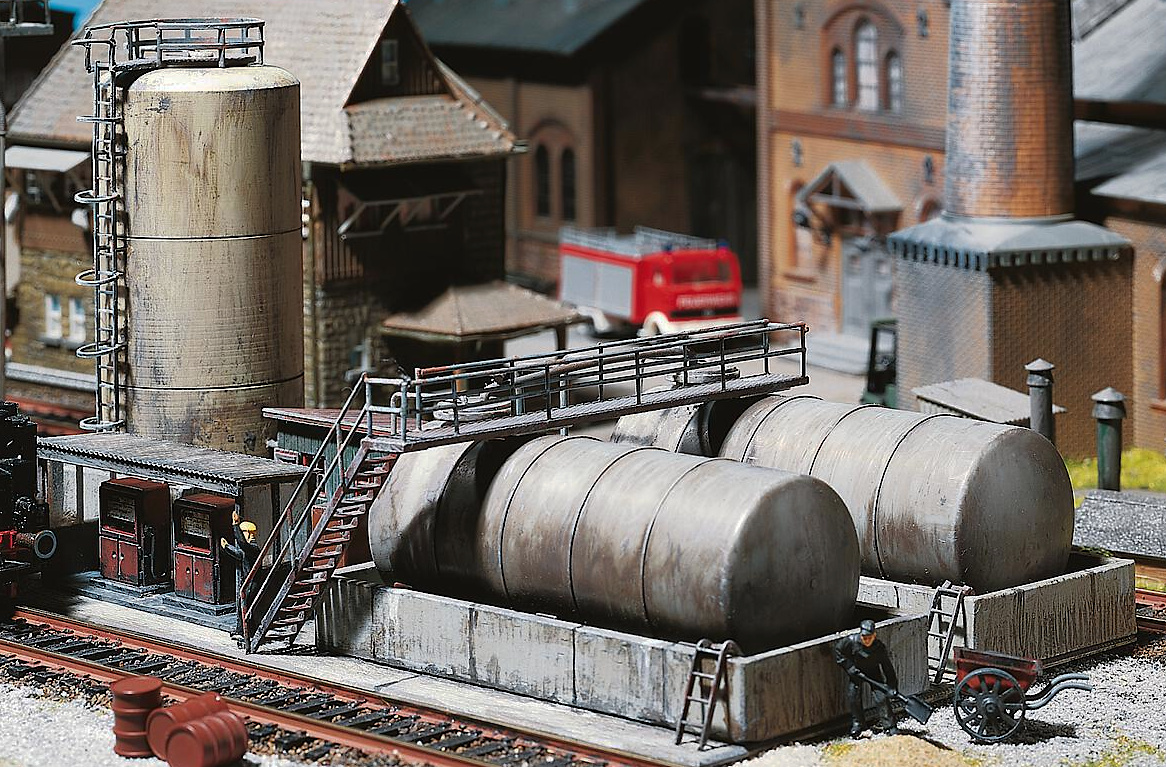 Modelová železnice - H0 Stavebnice - sklad oleje s čerpací stanicí
