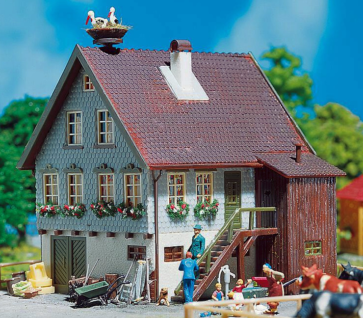 Modelová železnice - H0 Stavebnice - dům s čapím hnízdem
