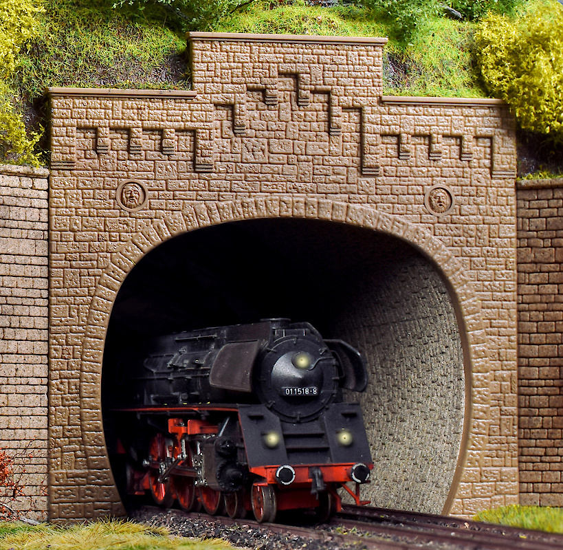 Modelová železnice - H0 Plast - železniční portál kamenný dvoukolejný 2ks