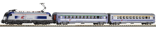 H0 Digitální set - vlak s lokomotivou Taurus PKP s kolejemi s podložím